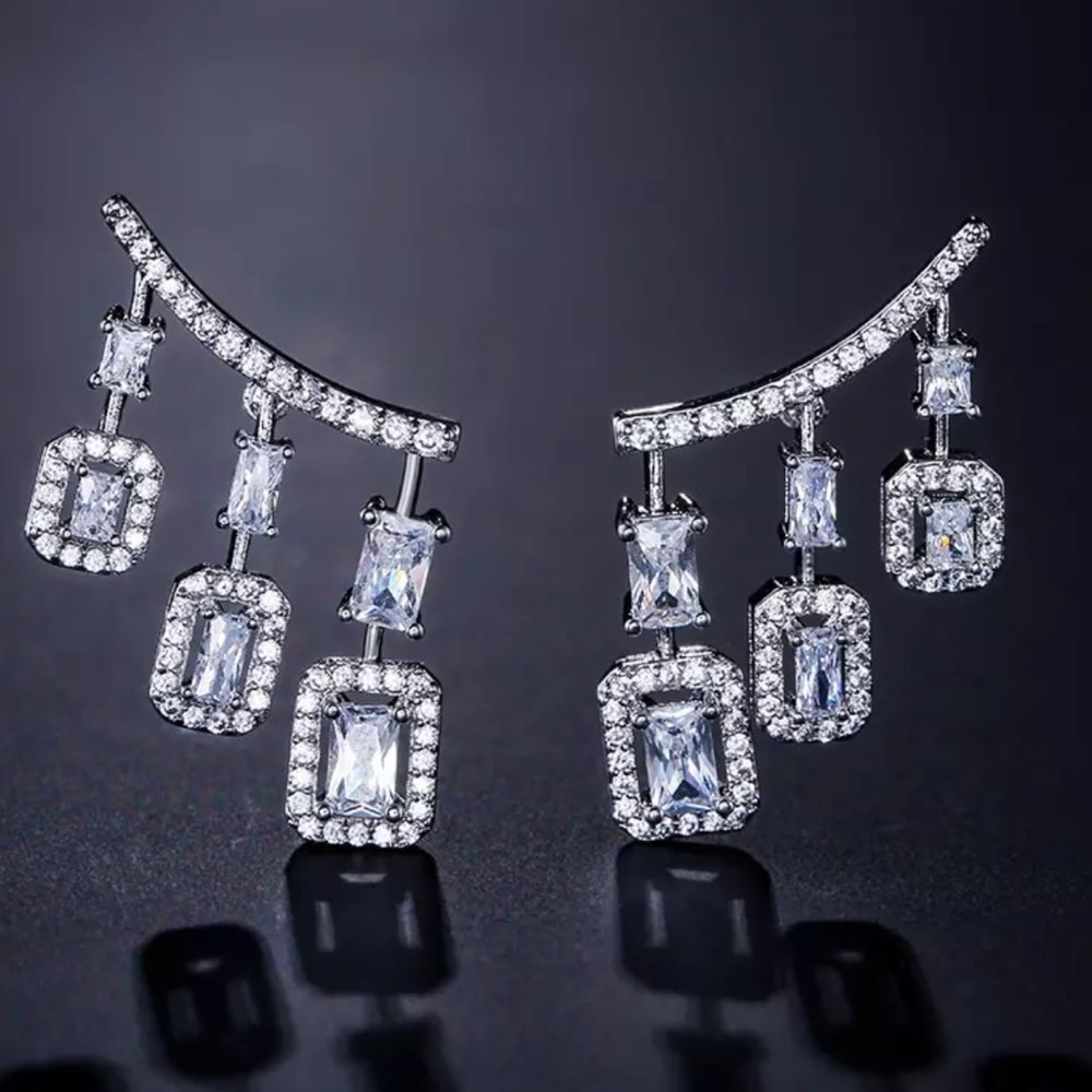 ✨🦋Gold Crystal Jacket Earrings🦋✨ - Picture 4 of 4